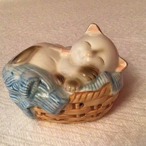 Vintage kitten in laundry hamper drawer scent sachet by Avon 1984